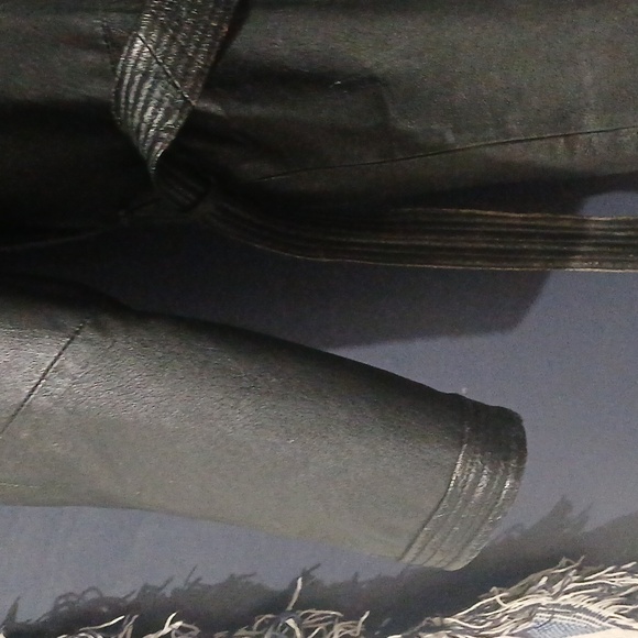 Wilsons Leather Men's Black Leather Jacket w/ Fur Hood.  Size Large - Picture 9 of 9